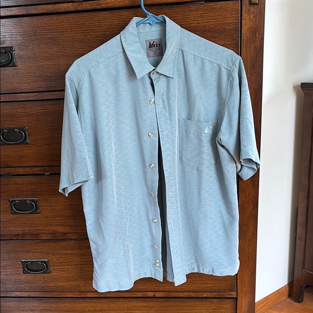 REI sea foam green Casual Button Down Shirt Lightweight Fabric